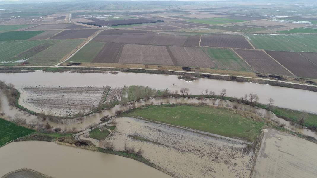 Karamenderes Çayı taştı. Sular altında kalan tarım arazileri dronla görüntülendi 15